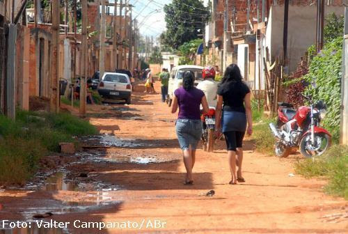 Ruas da  Estrutural, a dez quilômetros do centro de Brasília. Bairro popular não  tem coleta de esgoto. Foto: Valter Campanato/ABr 