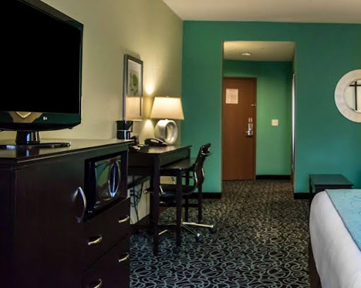 Hotel «Comfort Suites At Fairgrounds-Casino», reviews and photos, 4506 Oak Fair Blvd, Tampa, FL 33610, USA