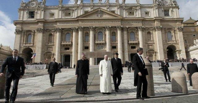Papa Francesco, spending review con le commissioni su Ior e finanza vaticana