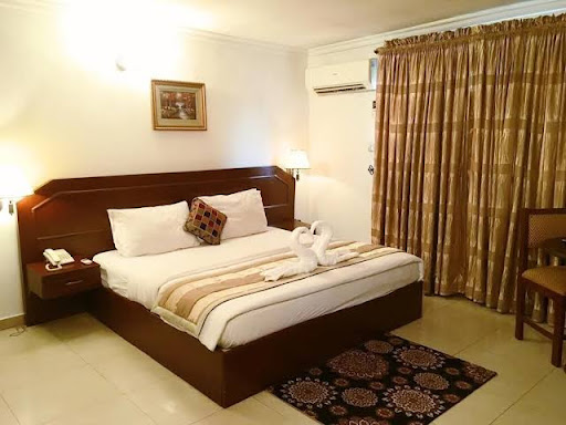 Gurunar Guesthouse Ikoyi, 108 Awolowo Rd, Ikoyi, Lagos, Nigeria, Beach Resort, state Lagos