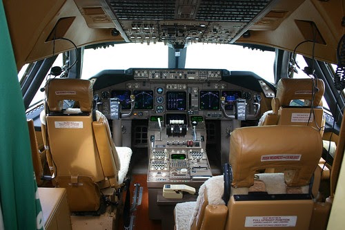 airplane-pics: boeing 747-400 cockpit picture