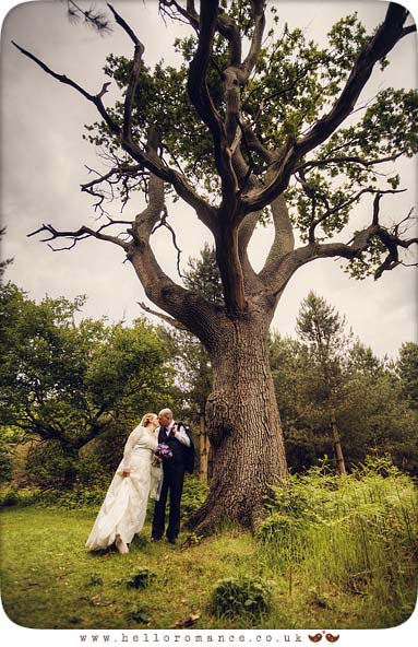 Cute English Wedding Photos Suffolk Vintage Toned Tree Kiss Suffolk - Hello Romance