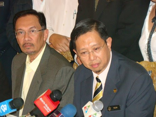 mbperak4 Sehingga saat ini saya masih MB mengikut perlembagaan. Belum berlaku kekosongan. Saya MB yang sah manakala Dato’ Dr. Zambry adalah MB tidak sah atau MB haram.