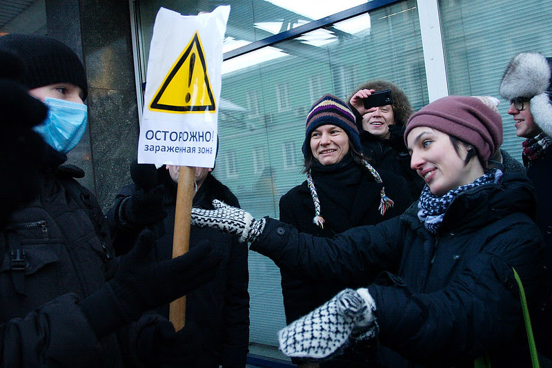 Поцелуи у Думы. Акция против гомофобии 19 декабря 2012