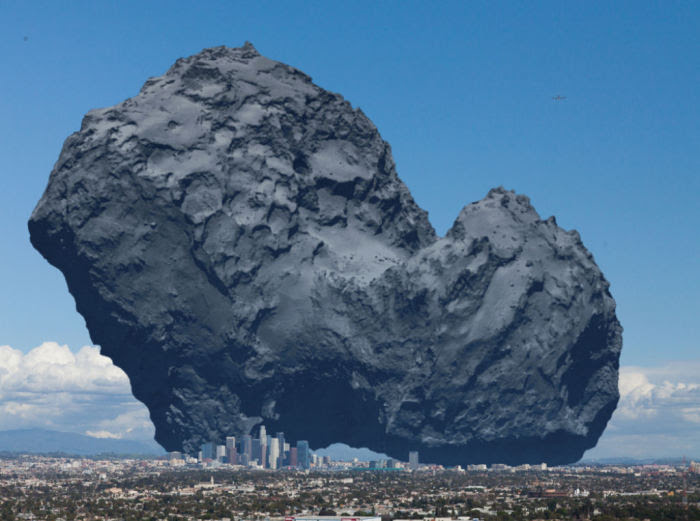 Огромная комета в сравнении со снимком города.