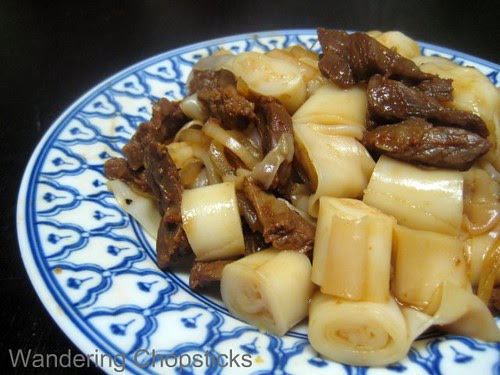 Banh Cuon Xao Bo (Vietnamese Rolled Rice Noodles Stir-Fry with Beef)
