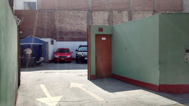 Opiniones de Playa de Estacionamiento The Walkers en San Isidro - Aparcamiento