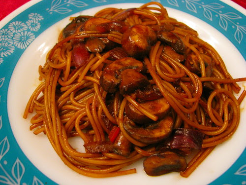 Spicy Sesame Noodles on Pyrex!
