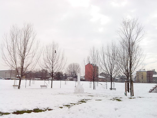 Al centro del "monumento" di neve by Ylbert Durishti