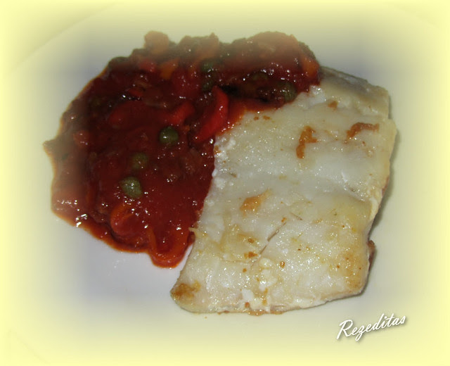BACALAO A LA PLANCHA CON SALSA DE TOMATE MARINERA