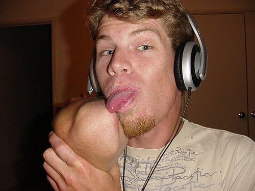 lamber o cotovelo