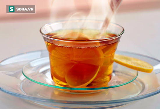 Ít ai biết rằng, một tách trà nóng lại là phương pháp hạ nhiệt ngày hè tốt hơn nhiều so với những đồ uống lạnh khác. (Ảnh: nguồn Internet).