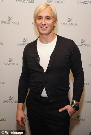 http://i.dailymail.co.uk/i/pix/2012/01/19/article-2089120-0F864B7A00000578-587_306x451.jpg