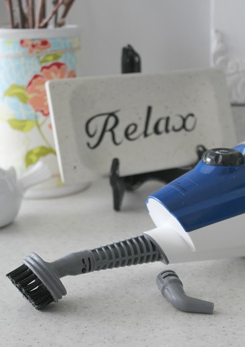 How to deep clean the bathroom. Great tips and a free printable to help keep you on track! // cleanandscentsible.com