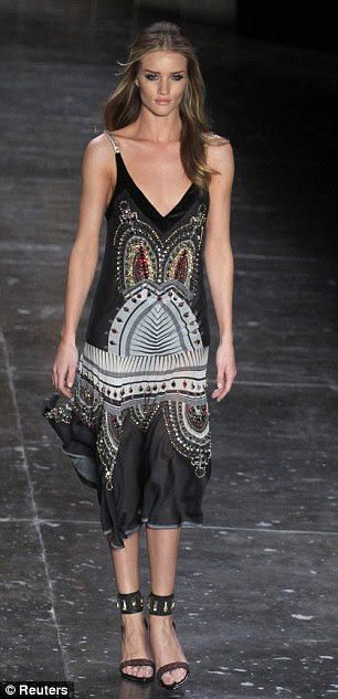 http://i.dailymail.co.uk/i/pix/2012/01/20/article-0-115F3D17000005DC-471_306x633.jpg
