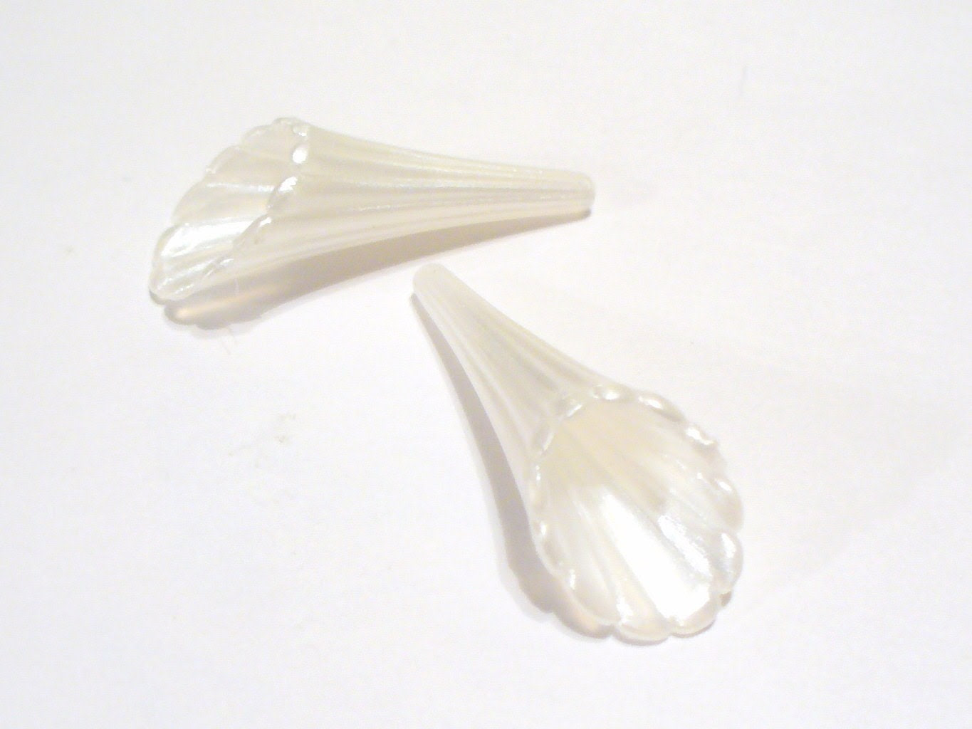 Vintage Pearl White Italian Lucite Trumpet Flower Beads - simplymetal