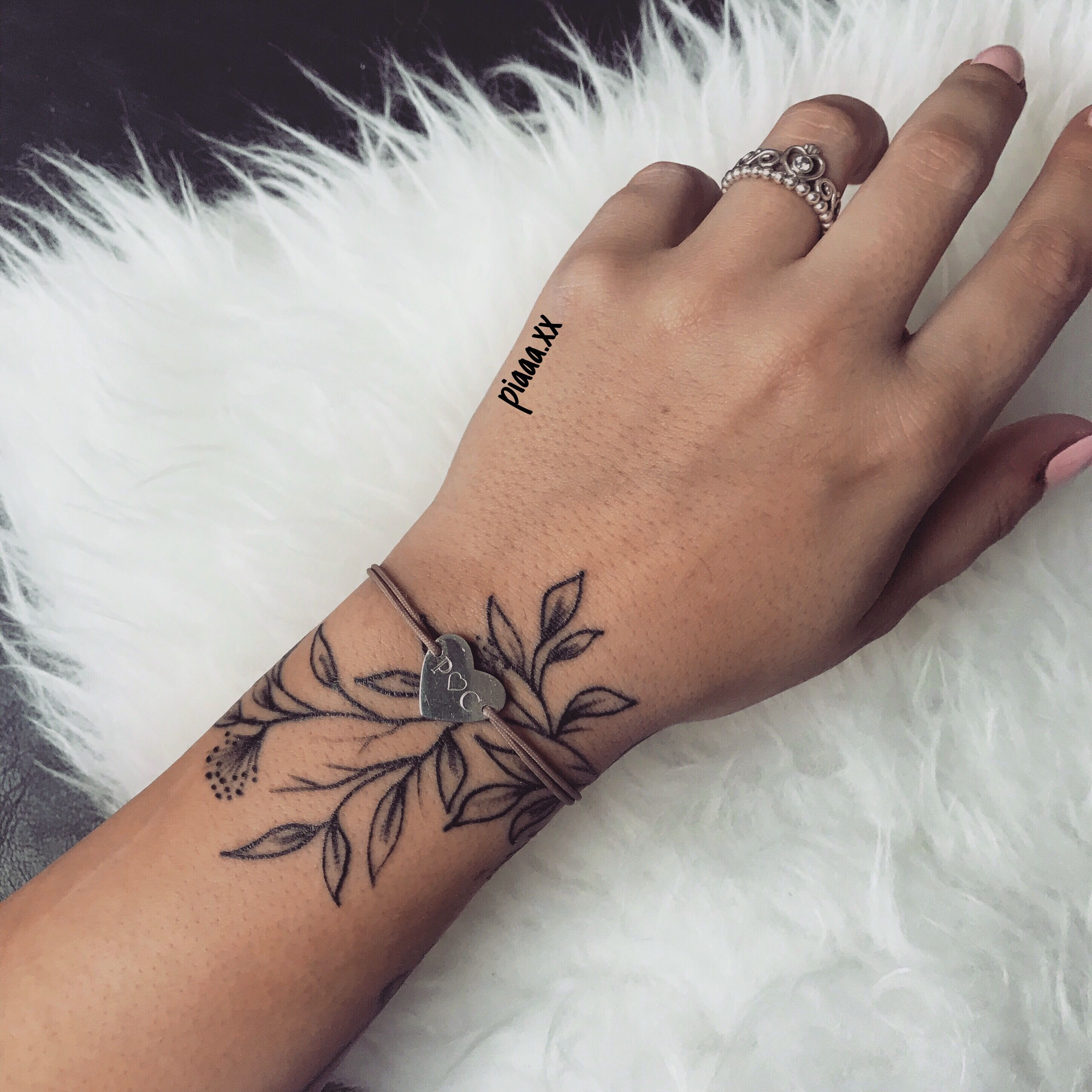 Tattoo Schrift Handgelenk Seitlich