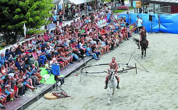 Referente veraniego. El festival Dies Oiassonis convirtió la plaza de San Juan en un circo romano. 