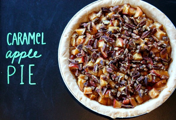 Easy Caramel Apple Pie - so quick and easy and perfect for fall! 