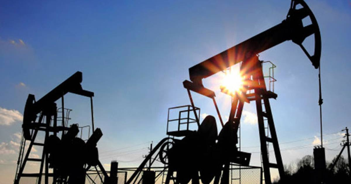 Vrees voor recessie doet olieprijzen fors dalen | Geld | hln.be