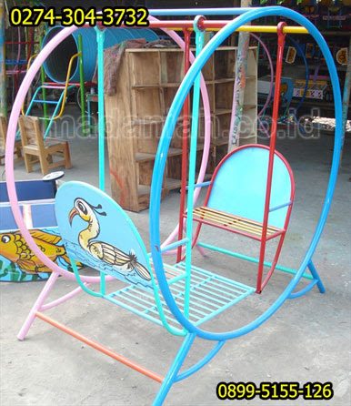 Wahana Mainan Anak Outdoor Ayunan Bulat Bergambar Madaniah Wahana Mainan Anak Outdoor Ayunan Bulat Bergambar Madaniah