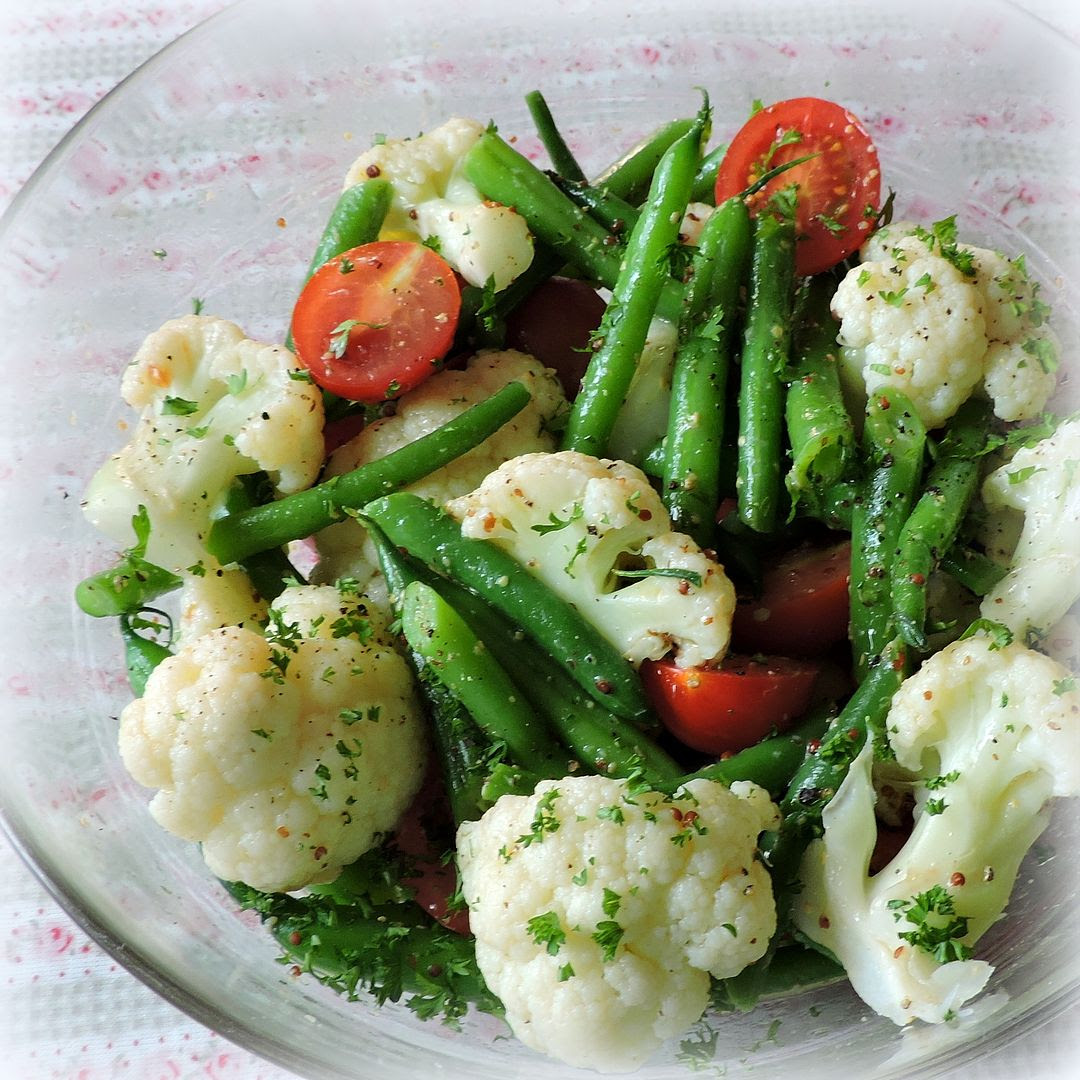 cauliflower green bean and tomato salad