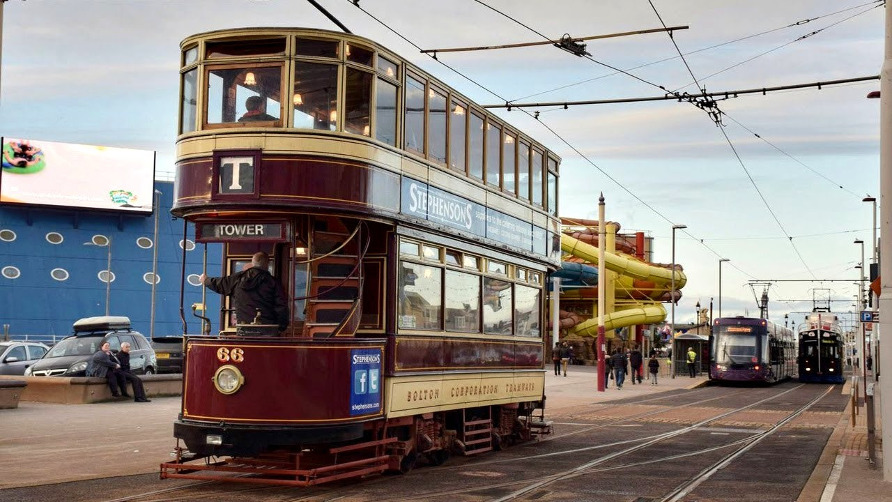 Трамвай по английски. Блэкпул, двухэтажные трамваи. Трамвай Англия 1997. Трамваи города Blackpool. Блэкпульский трамвай 1885.