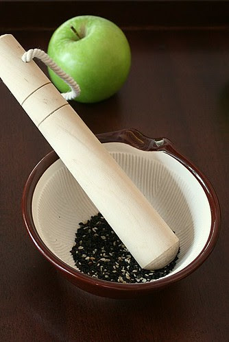 Mortar and pestle for the Japanese-inspired "bloss" ceremony