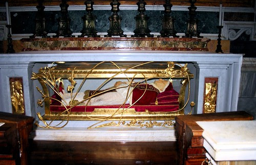 EndrTimes: Glass-entombed and preserved body of Pope John XXIII