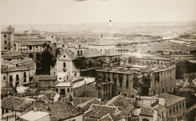 Convento de los Carmelitas incendiado al inicio de la Guerra Civil. Colección Luis Alba