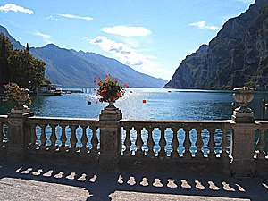 Lakeside promenade in Riva del Garda, Lago di ...
