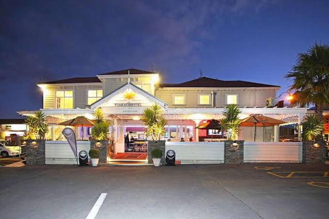 Tuakau Hotel