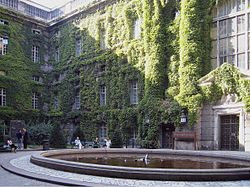 Staatsbibliothekhof Library courtyard
