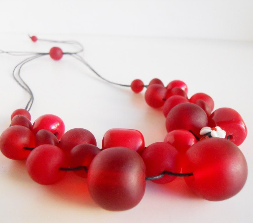 Berry Red bubble ball resin bead necklace NEW - stratdesigns