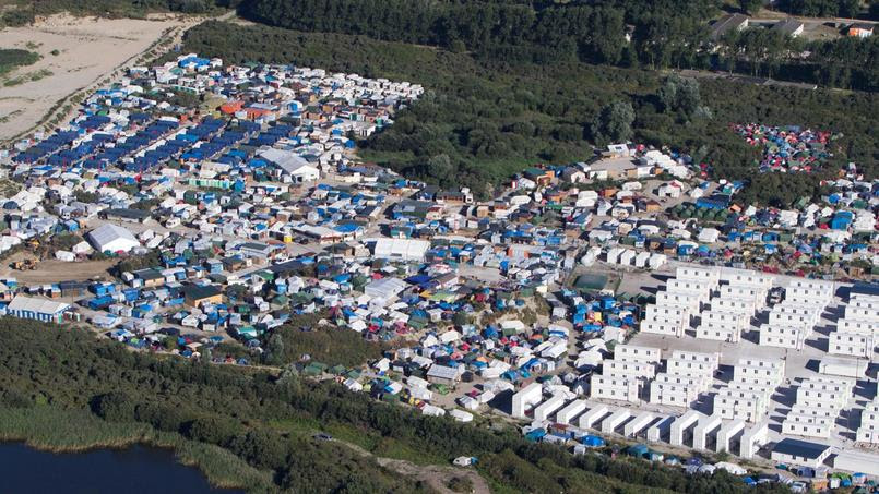 Vue aérienne de la «Jungle», à Calais, où les conflits entre migrants de différentes nationalités se multiplient.