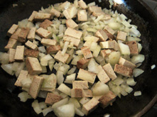 Pâtes tofu fumé oignon crème végétale vegan Pâtes au tofu fumé, oignon et crème végétale