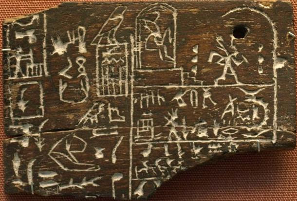 Ebony label EA                  32650 from Den's tomb. The upper right register depicts                  king Den twice: at the left he is sitting in his Heb Sed                  pavilion, at the right he is running a symbolic race                  around D-shaped markings. 1st Dynasty. (Photo:                  CaptMondo) British Museum. (CC BY-SA 3.0)