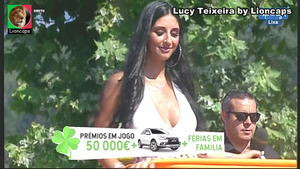 Lucy Teixeira sensual a cantar