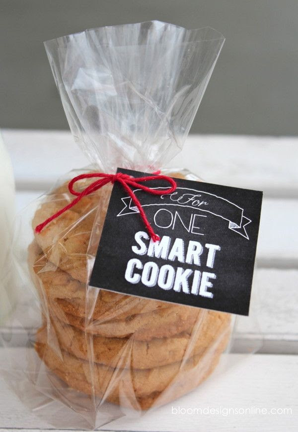 One smart cookie w/ free printable tag... so cute!  #backtoschool