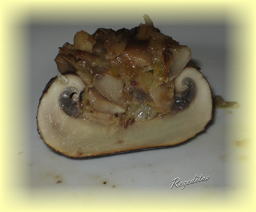 CHAMPIÑONES RELLENOS DE GORGONZOLA Y PERA