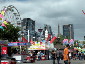 English: The Calgary Stampede midway, with dow...