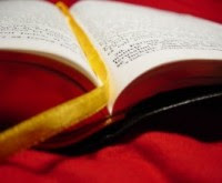 Menina asiática de 12 anos decora a Bíblia por temer que o livro seja proibido entre seu povo