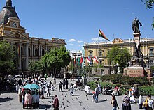 Plaza Murillo mit Parlamentsgebäude (links) und Präsidentenpalast (rechts)