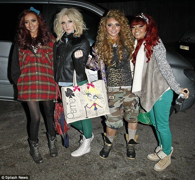 http://i.dailymail.co.uk/i/pix/2011/12/19/article-0-0F39201500000578-357_634x588.jpg