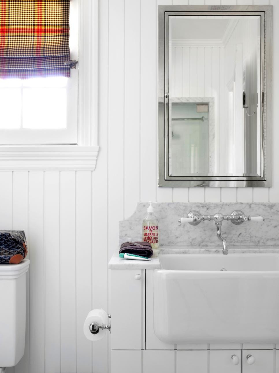 10 Big Ideas for Small Bathrooms | HGTV