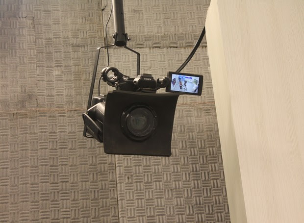 Câmera aérea grande angular captura imagens de todo o estúdio (Foto: Gabriela Canário)