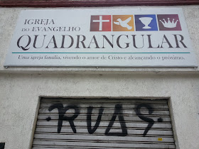 Quadrangular Menino Deus