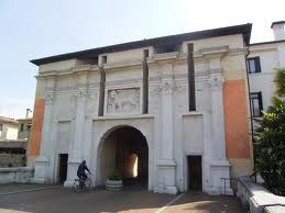 È anche il nome di una porta monumentale di Treviso (e di una casa editrice lì nei pressi).