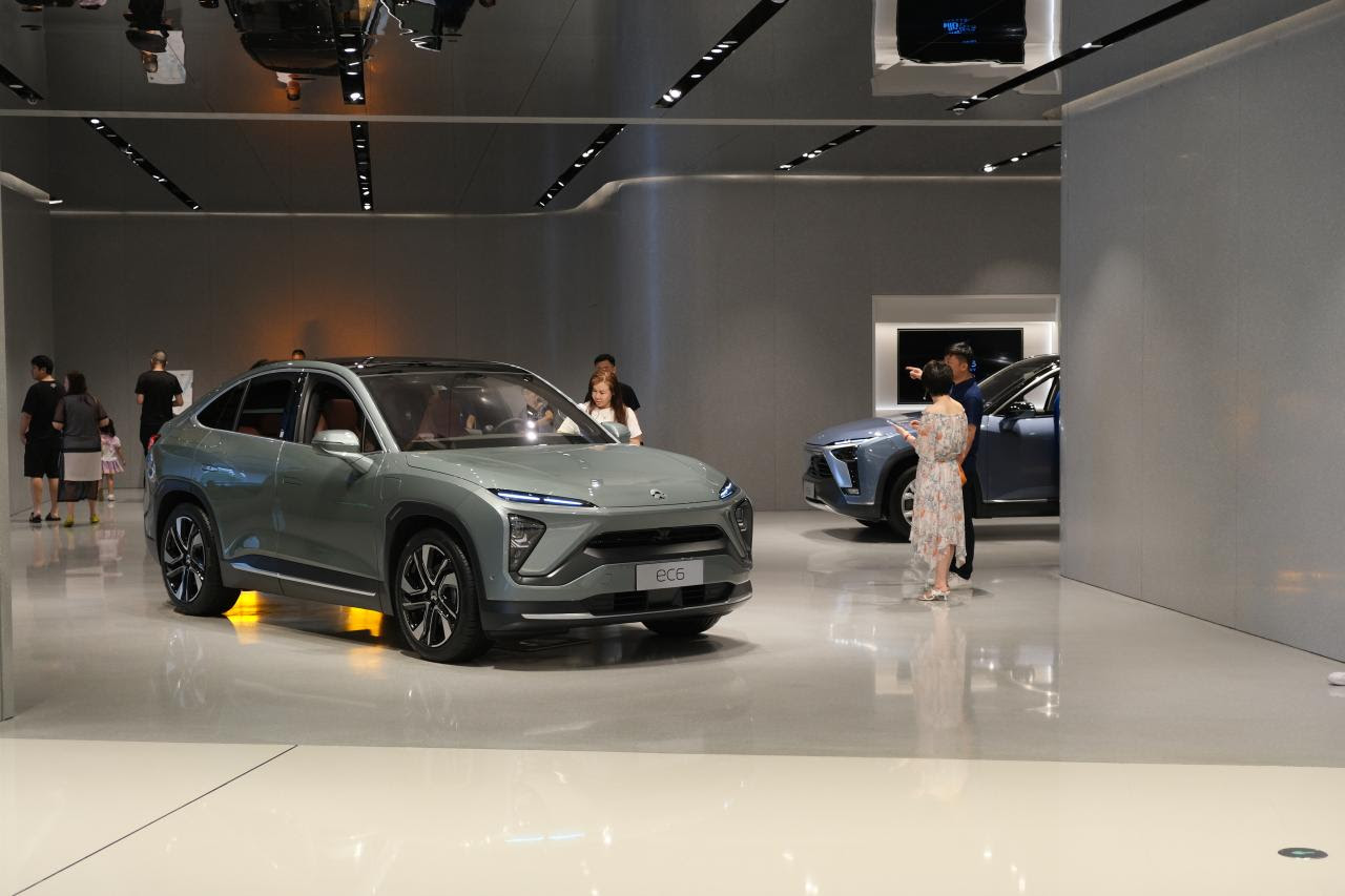 Europa: Chinas Hersteller setzen erstmals 10.000 E-Auto im Monat ab