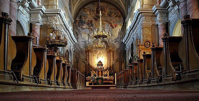 Interior al Bisericii parohiale romano-catolice "Sf. Treime"